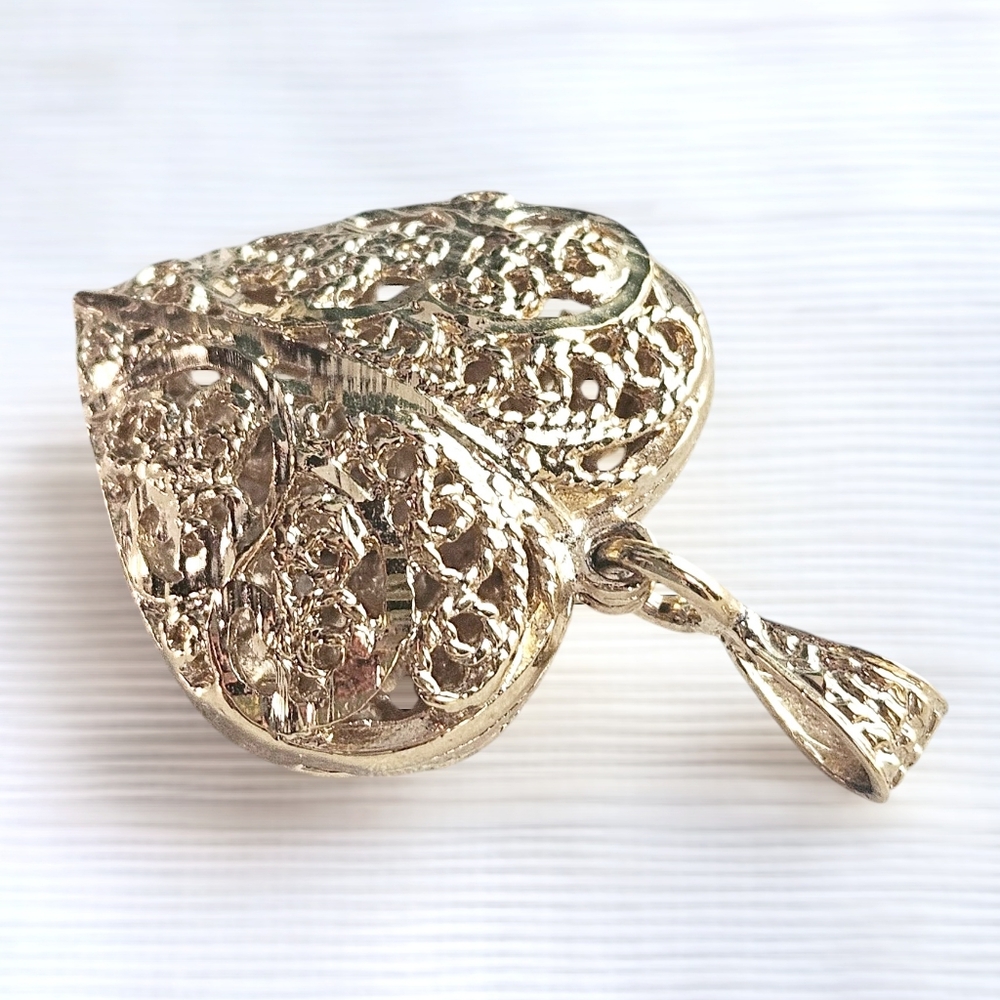 Gold Heart Necklace Pendents - Picture 6 of 6